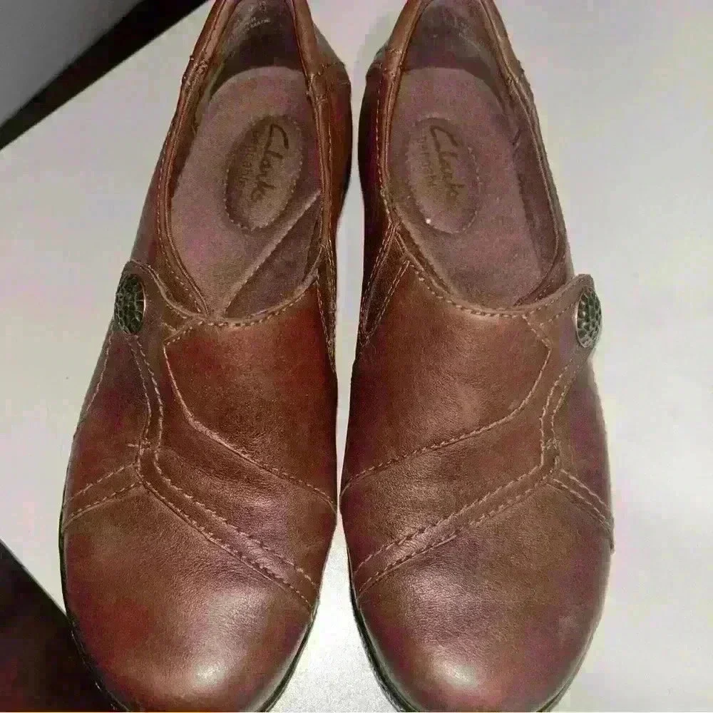 Clark slide on shoes size 7
